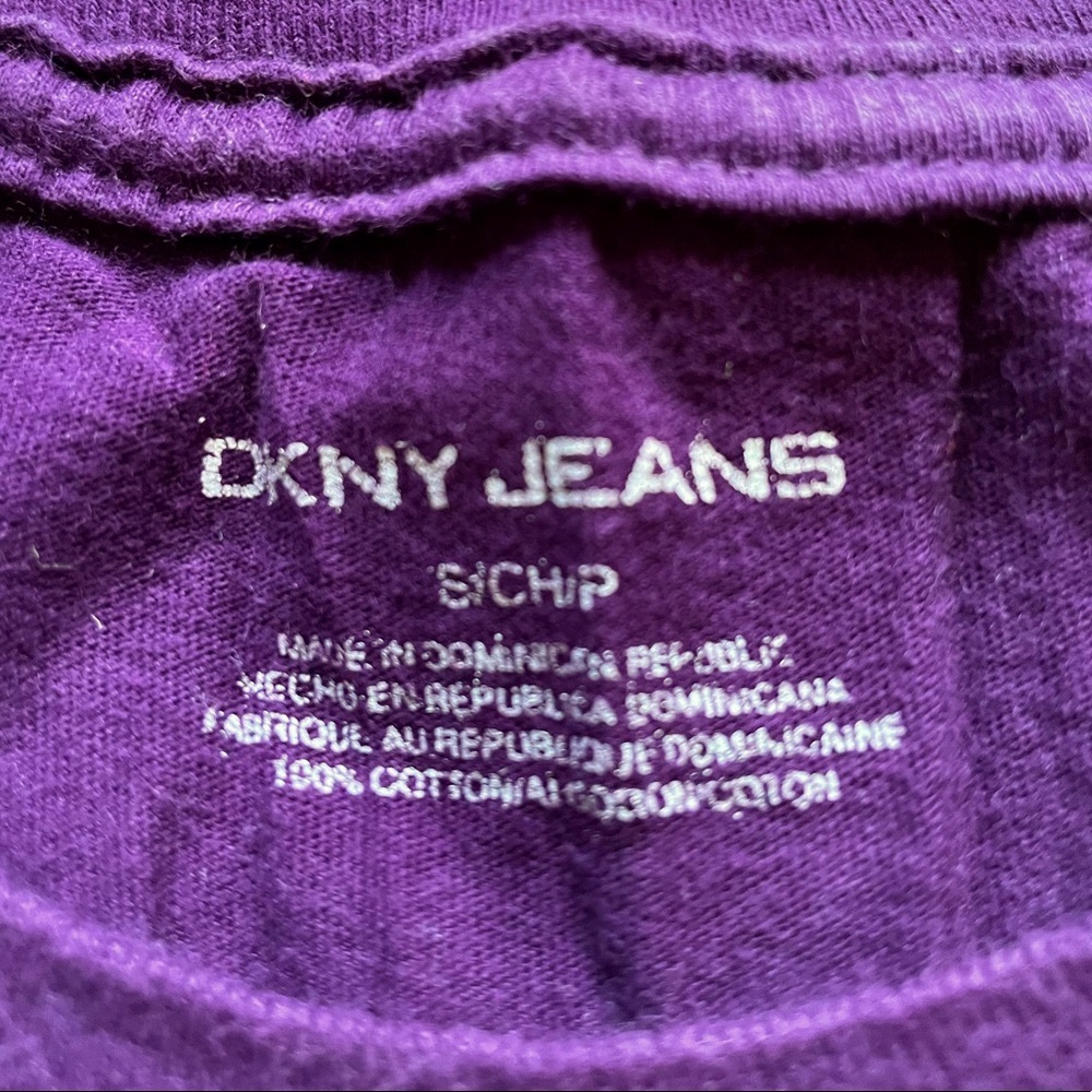 Men’s DKNY T-shirt - Picture 5 of 8